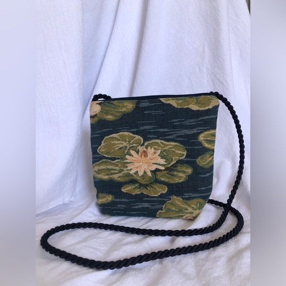 Belly Moden Lilly Pad Tapestry Crossbody Bag - Picture 6 of 6